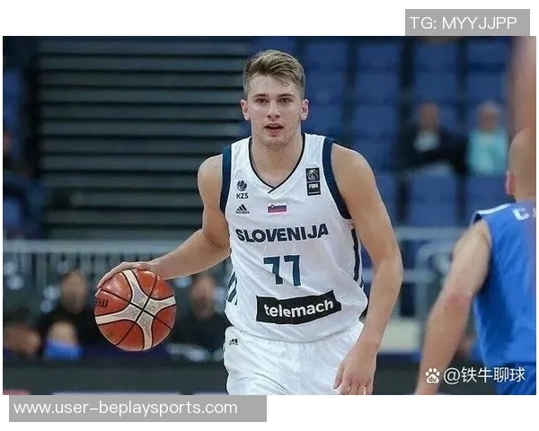 东契奇体重反弹双下巴现身腰腹部游泳圈引发关注 东契奇体重反弹双下巴现身腰腹部游泳圈引发关注