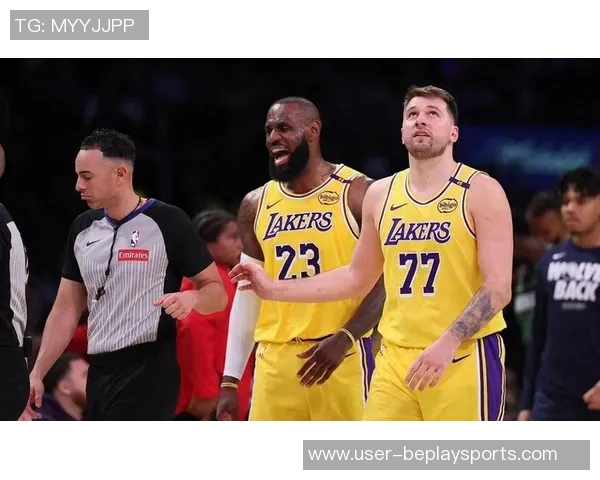 德隆谈东契奇与詹姆斯关系不佳未扶摔倒事件引发热议 德隆谈东契奇与詹姆斯关系不佳未扶摔倒事件引发热议